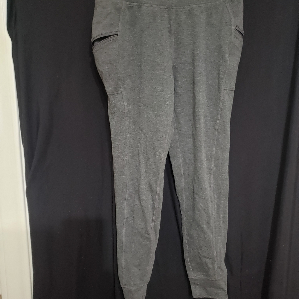 Bundle of womans athletic wear size M-L - Picture 8 of 11